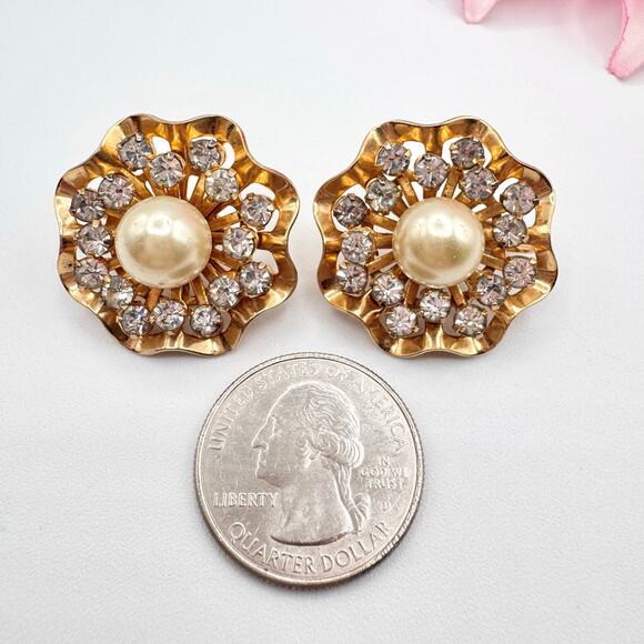 Vintage Rhinestone Faux Pearl Flower Clip On Earrings Gold Tone Elegant Glam 50s - Picture 10 of 13